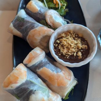 Di An - Fresh rolls with shrimp and peanut sauce. - Vietnamese Near Me - Toronto, Ontario