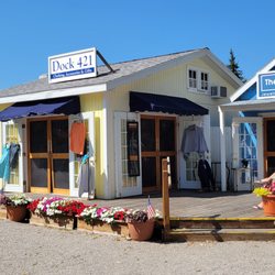 Island Hardware & Market - Men's and Women's resort wear and fashion jewelry.