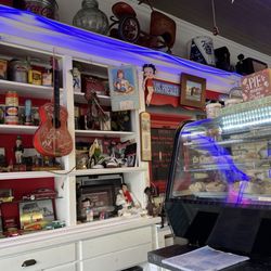 Franny’s Diner - Vintage products amidst fresh desserts