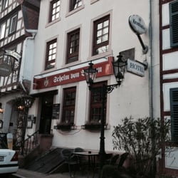 Schelm von Bergen - Fontansicht des Hotel und Restaurant Gebäude