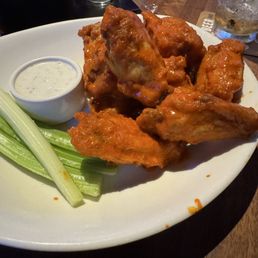 10 Crispy Traditional Wings with Buffalo Sauces