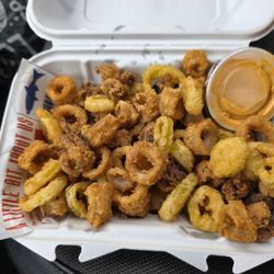 Blount Clam Shack & Market - Fried Calamari with fried peperonchini. A very tasty roumelade on the side.