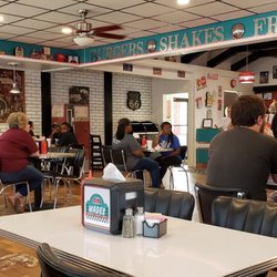 Wade's Burgers - General view of the restaurant.