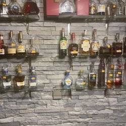 Aroma Cigars Etc. Lounge - Bar