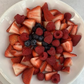 Tra di Noi - Fresh berries - Italian Near Me - Malibu, California Tra di Noi - Fresh berries - Italian Near Me - Malibu, California