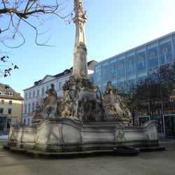 Kornmarkt - Schöner Brunnen