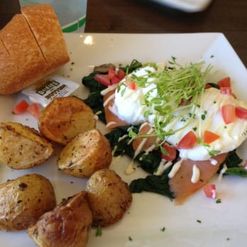 Starling Diner - Egg Benjamin with Smoke Salmon and Spinach - New American Near Me - Long Beach, California