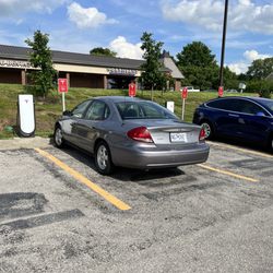 Tesla Supercharger - Kansas City, MO - Nice Tesla!