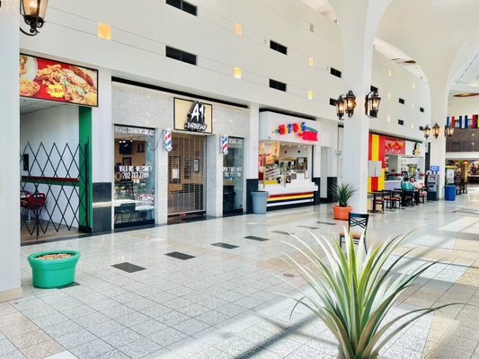 Boulevard Mall by null