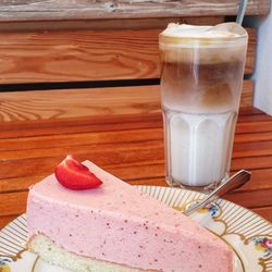 Erdbeer Mousse und Iced Latte