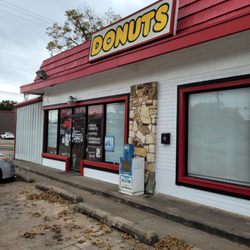 Kim's Donut - Kim's Donuts outside, plenty of parking