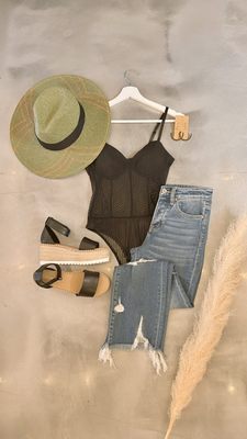 LouLou's Boutique by null