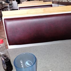 9 Oaks Grill - The empty, restaurant there was literally only two tables here when I got here