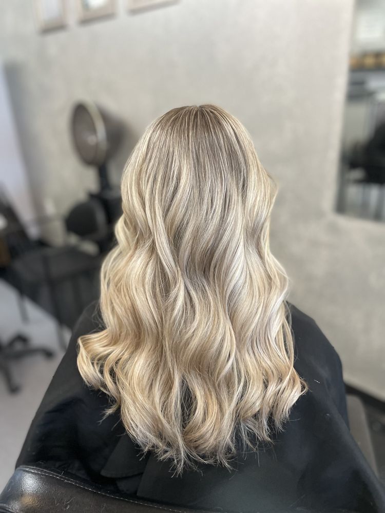 Salon 127 Image