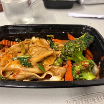 Sun and Moon - To go pad see you - Thai Near Me - San Francisco, California