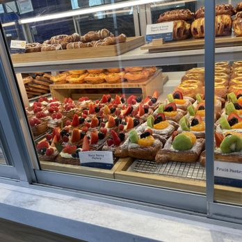 Paris Baguette - Bakeries Near Me - Chicago, Illinois