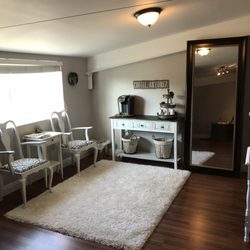 Head2tho Tan - Waiting room perfect for a spray tan party or just bring the kiddos and lounge around. Let's hang.
