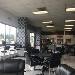 Les Schwab Tire Center - Not a single customer but yet my car still isn't being worked on-