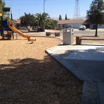 Flickinger Park - Benches and trash can - Parks Near Me - San Jose, California
