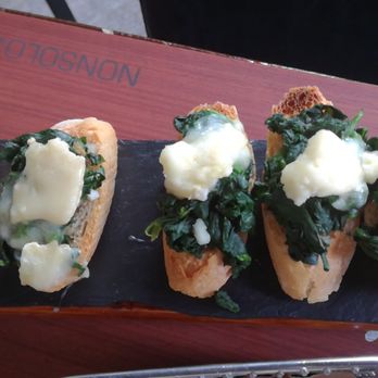 Nonsolo Luis Cabrera - Bruscheta de espinaca con queso - Italian Near Me - México, D.F., DIF Nonsolo Luis Cabrera - Bruscheta de espinaca con queso - Italian Near Me - México, D.F., DIF