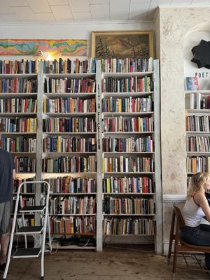 Molasses Books by null