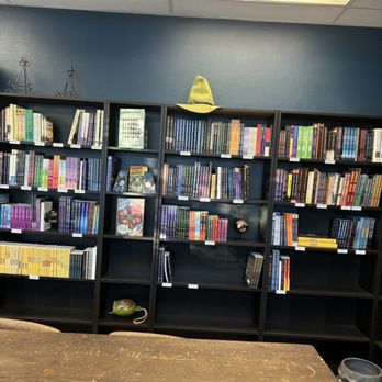 4 Sisters Holistic Remedies - bookshelves with books on them - Spiritual Shop Near Me - Renton, Washington 4 Sisters Holistic Remedies - bookshelves with books on them - Spiritual Shop Near Me - Renton, Washington