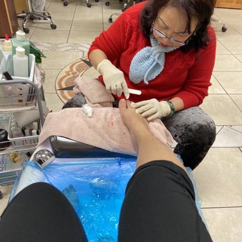 The Nail Luxury - Linda doing their pedi - Nail Salons Near Me - Valencia, California The Nail Luxury - Linda doing their pedi - Nail Salons Near Me - Valencia, California