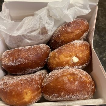 Leonard's Bakery - Food Trucks Near Me - Kaneohe, Hawaii Leonard's Bakery - Food Trucks Near Me - Kaneohe, Hawaii
