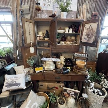 North Creek Antiques - Antiques Near Me - Pella, Iowa North Creek Antiques - Antiques Near Me - Pella, Iowa