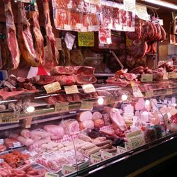 Mercat d'Hostafrancs - Wurst, Fleisch und Schinken