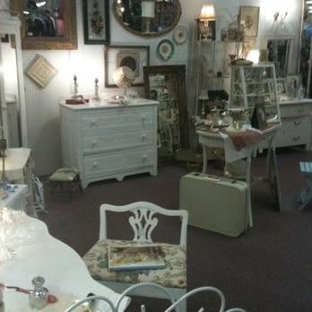 Antique Gallery - Shabby chic booth - Antiques Near Me - Round Rock, Texas