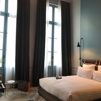 The Hoxton - The "Biggy" room (#2). Only the first floor has these amazing high ceilings. And the windows/doors open up into the courtyard. - Hotels Near Me - Paris, 75