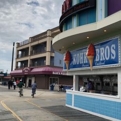 Sam's Pizza Palace