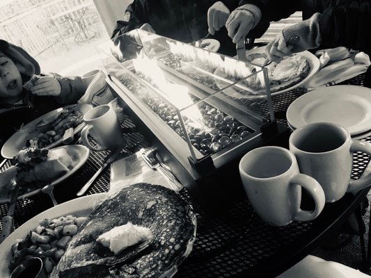 Photo of Netshed No. 9 - Gig Harbor, WA, US. Pancakes, heati NY element, coffees, hot chocolates...a typical brunch in the PNW.