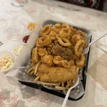 Cap't Loui - Fisherman platter - Cajun/Creole Near Me - Providence, Rhode Island