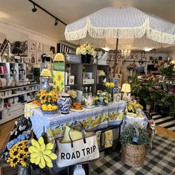 Amazing Flowers - Seasonal merchandise for every occasion.