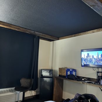 Hotel Lex - Cheaply renovated room. So many stain and paint fumes it was awful - Hotels Near Me - Lexington, Kentucky