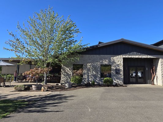 Trisaetum Winery by null