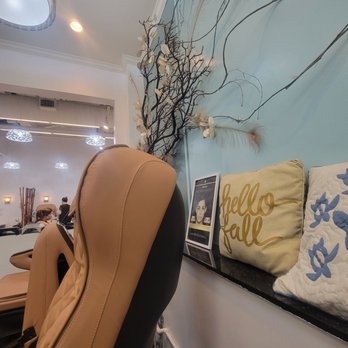 Mani Pedi Spa - Clean, modern decor - Eyelash Service Near Me - Honolulu, Hawaii Mani Pedi Spa - Clean, modern decor - Eyelash Service Near Me - Honolulu, Hawaii