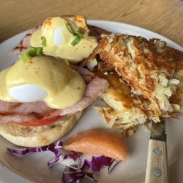 Eggs Benedict with crispy Hash Browns Eggs Benedict with crispy Hash Browns