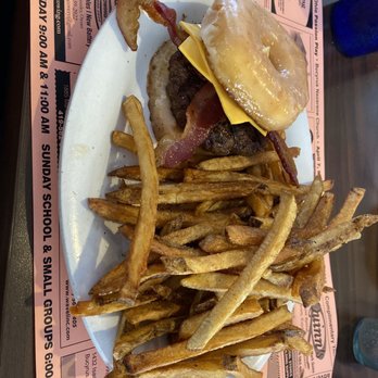 Lu Lu’s Kitchen - Sticky burger - Breakfast & Brunch Near Me - Bucyrus, Ohio