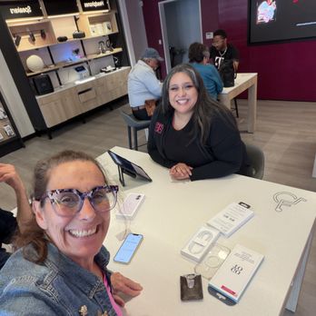 T-Mobile Experience Store - me w/ Charming, Copacetic Christina - Mobile Phones Near Me - Albuquerque, New Mexico