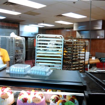 El Rancho Supermercado - a bakery counter with cakes and pastries - Grocery Near Me - Austin, Texas El Rancho Supermercado - a bakery counter with cakes and pastries - Grocery Near Me - Austin, Texas