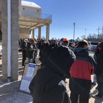 Paoli Peaks - This is the line to check in at Paoli Peaks on January 23, 2021. - Ski Resorts Near Me - Paoli, Indiana