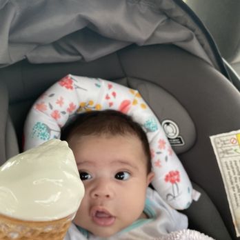 Beth Marie's Old Fashioned Ice Cream - Vanilla and green tea lol my daughter wants some - Ice Cream & Frozen Yogurt Near Me - Denton, Texas