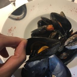 Food poisoning clams