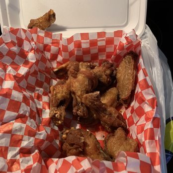 Wings World - chicken wings in a red and white checkered basket - Chicken Wings Near Me - Dallas, Texas