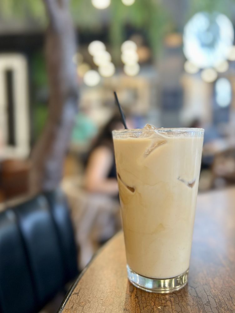 Social spots from Madis Coffee