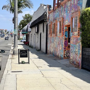 Huddy’s - Front of Restaurant - Gastropubs Near Me - Redondo Beach, California Huddy’s - Front of Restaurant - Gastropubs Near Me - Redondo Beach, California