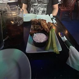 Mondo Bizzaro Wings